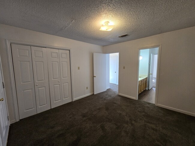 Building Photo - 120 Oak Ridge Ave