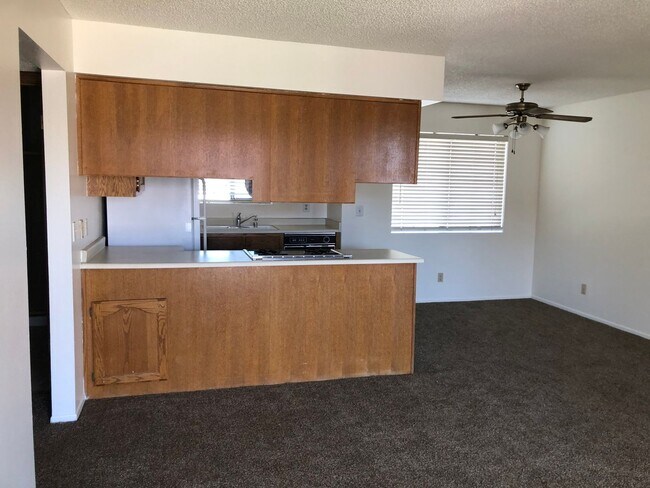 Building Photo - 2 BR Condo in gated community with many ut...