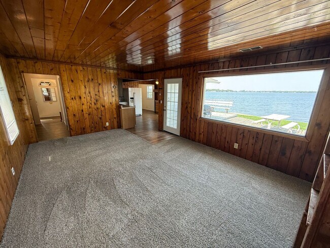 Building Photo - 1046 S Lake Dr