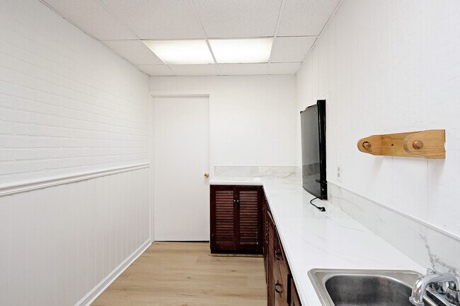Building Photo - Move-in Ready, Pet-Friendly Northern Albemarle County Home