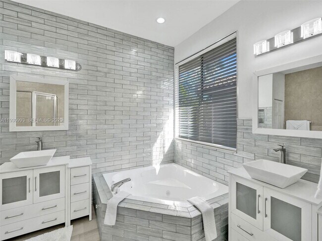 Building Photo - 4310 NW 63rd Ave