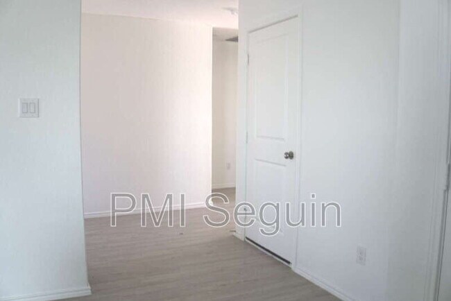 Building Photo - 809 Riviera Ct