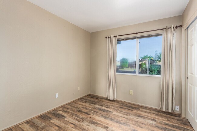 Building Photo - 2321 E Enid Cir