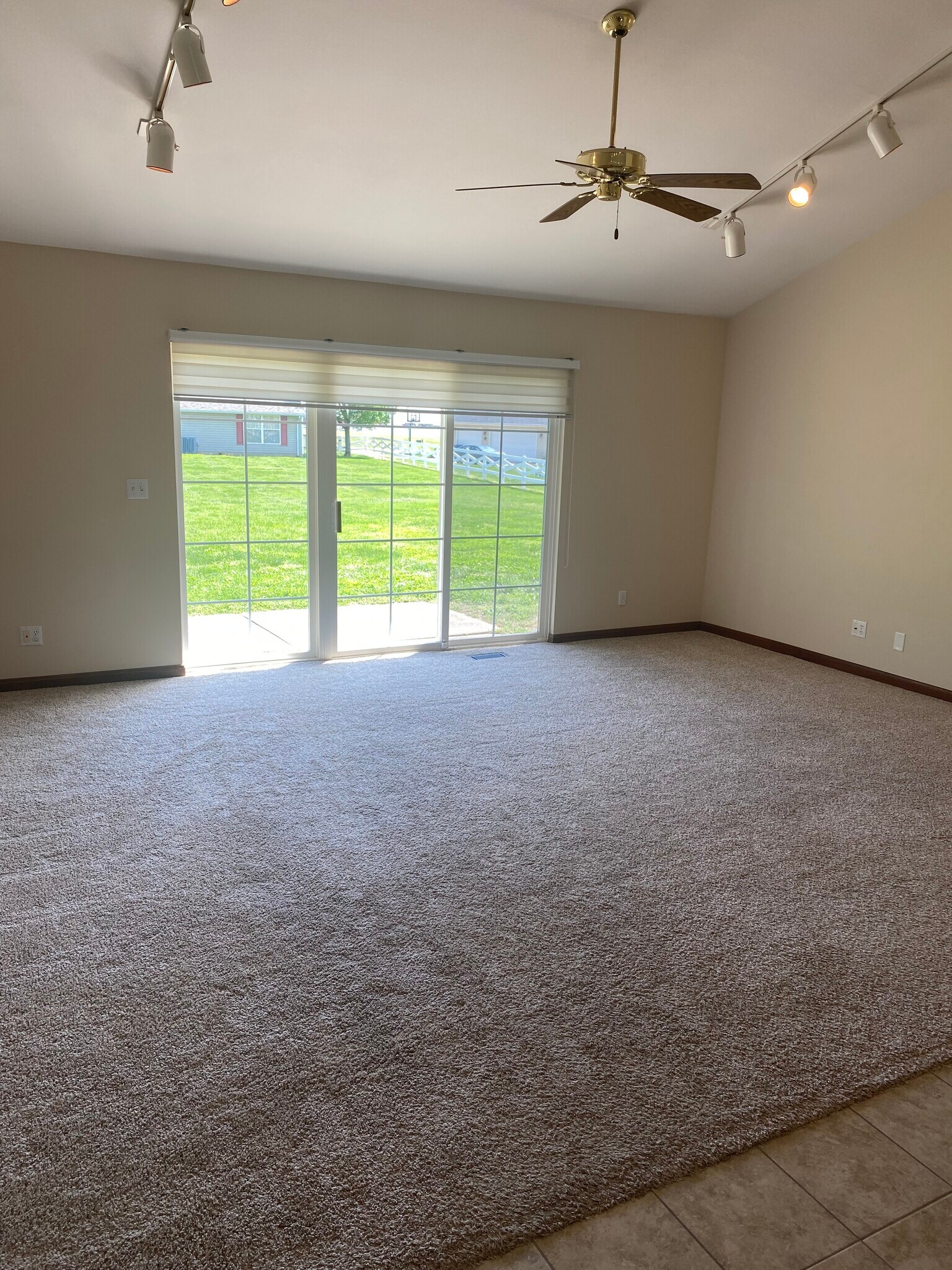 Building Photo - 2925 E Buckskin Dr
