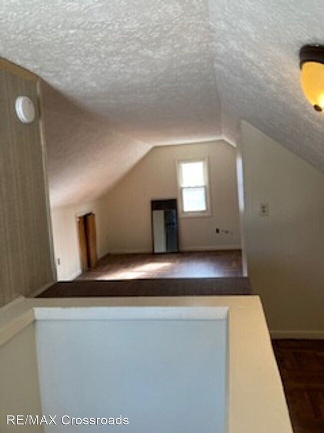 Building Photo - 3 br, 1 bath House - 1042 Frederick blvd