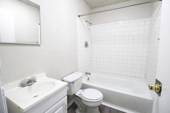 Building Photo - 2915 Christian Dr