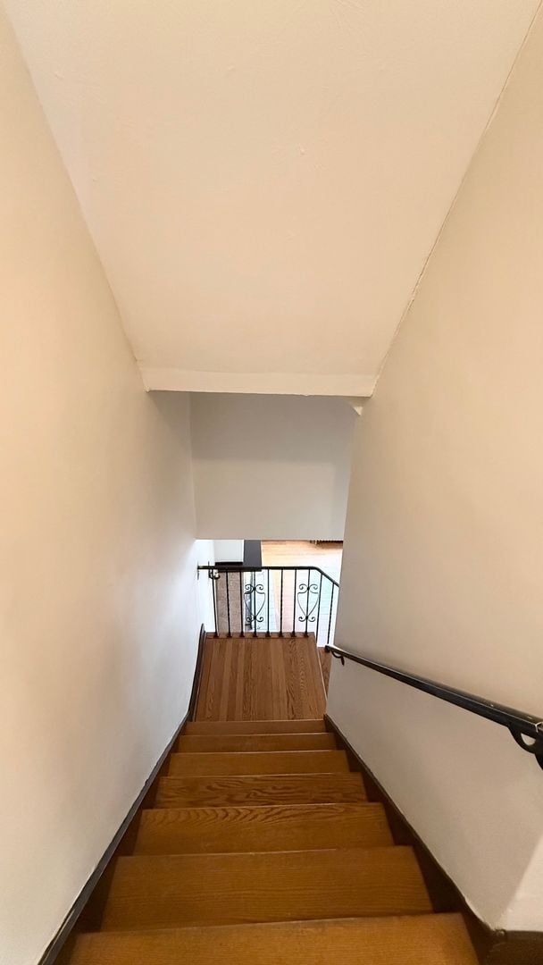 Building Photo - Beautiful 3/4 bedroom + office in Shadyside- Off-Street Parking and Tons of Storage!!