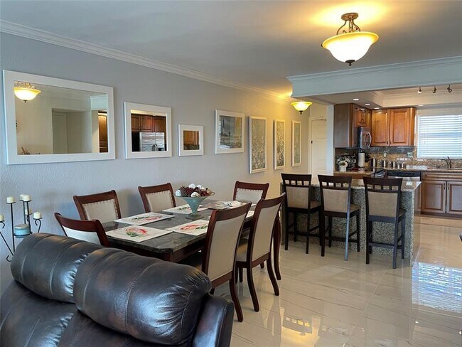 Building Photo - 1160 Hillsboro Mile