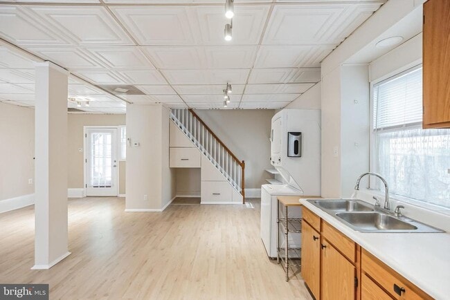 Building Photo - 808 Monroe Ave