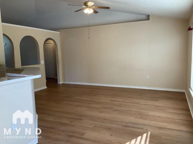 Building Photo - 12244 Pine Bluff St