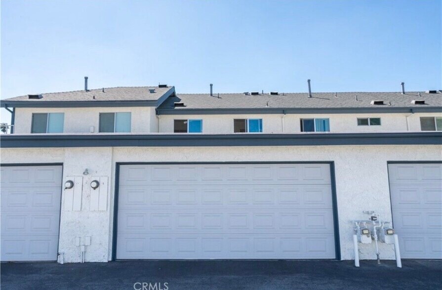 Building Photo - 19221 Sherman Way