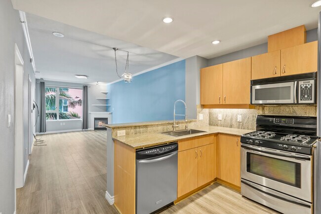 Building Photo - 300 W Beech St