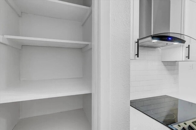 Building Photo - 108 Sparrow Way