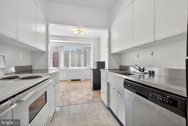 Primary Photo - 4301 Massachusetts Ave NW