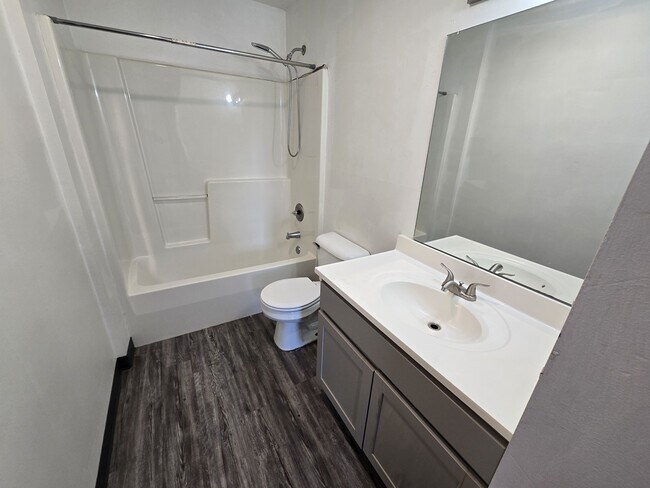 Building Photo - 60 Miller Ave SW