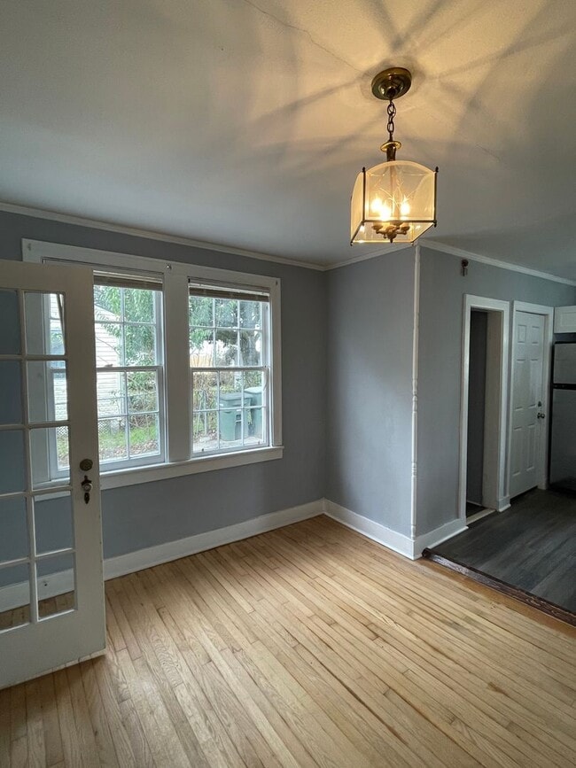 Building Photo - MIDTOWN BUNGALOW