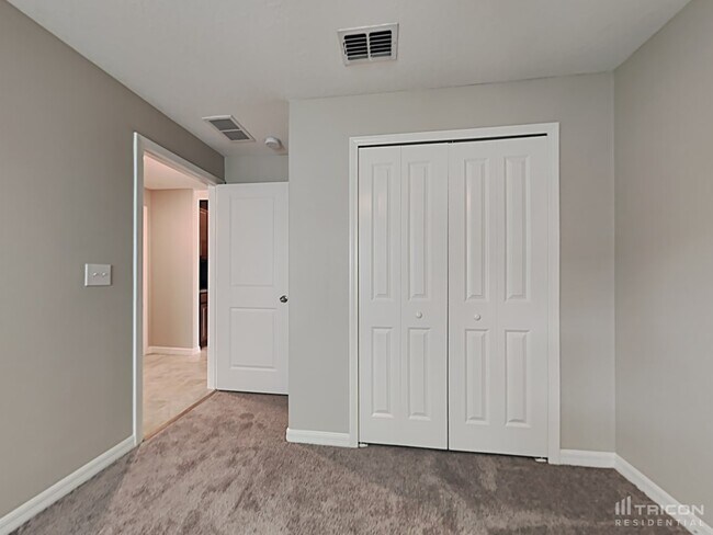Building Photo - 5151 White Chicory Dr