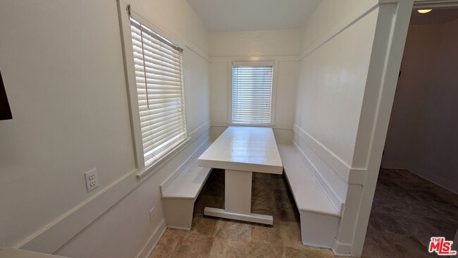 Building Photo - 1155 W 39th St