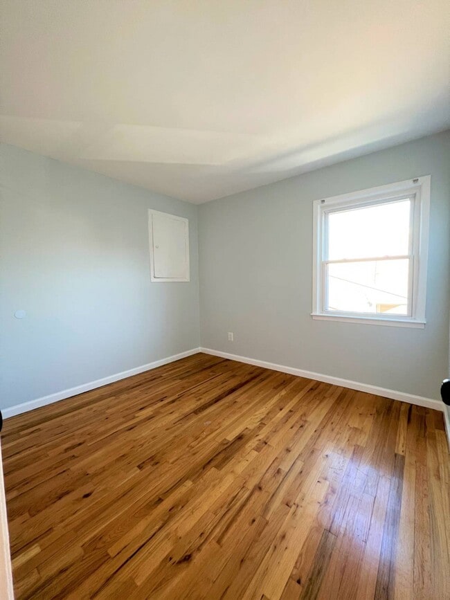 Building Photo - 15-28-28 Parsons Blvd