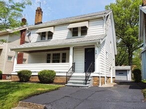 Building Photo - 3 Bed - 1.5 Bath Colonial for Rent in Clev...
