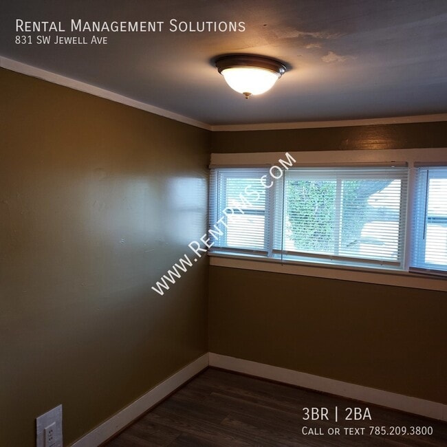 Building Photo - 831 SW Jewell Ave