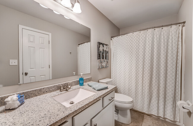 Building Photo - 1033 W Montebello Cir