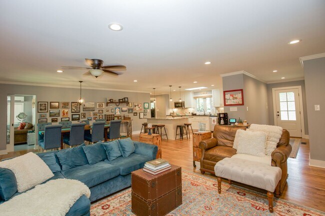 Building Photo - Charming Southern Pines Home on a Spacious...