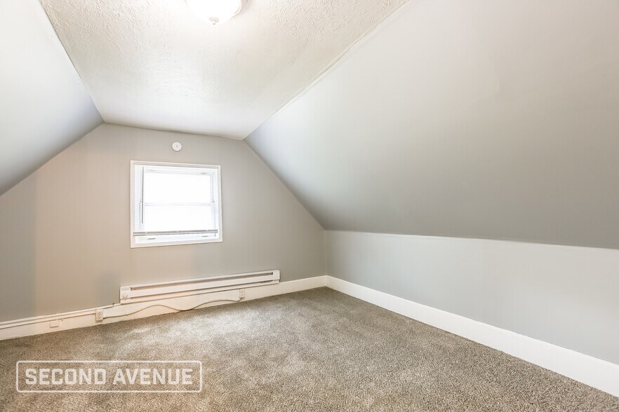 Building Photo - 424 W 41st St