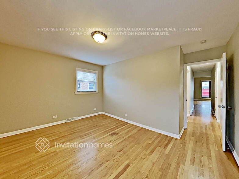 Building Photo - 10111 S 53rd Ave