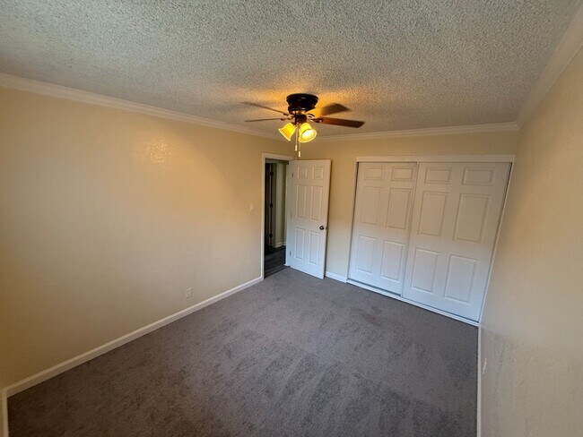 Building Photo - Welcome to SkyView Villa & Somerset Apartments!