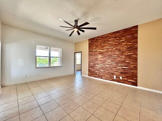 Building Photo - Beautiful 3-Bedroom, 2-Bath Home with Comm...