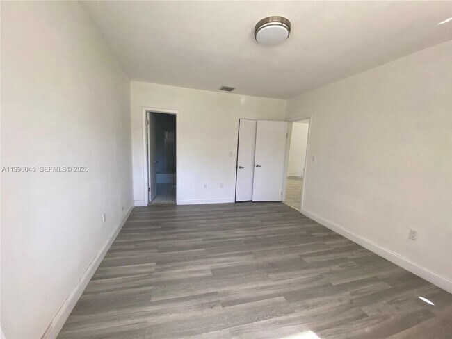 Building Photo - 1101 Bay Dr