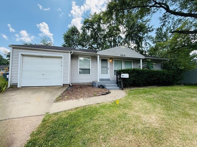 Primary Photo - Three bedroom Home for Rent - Florissant
