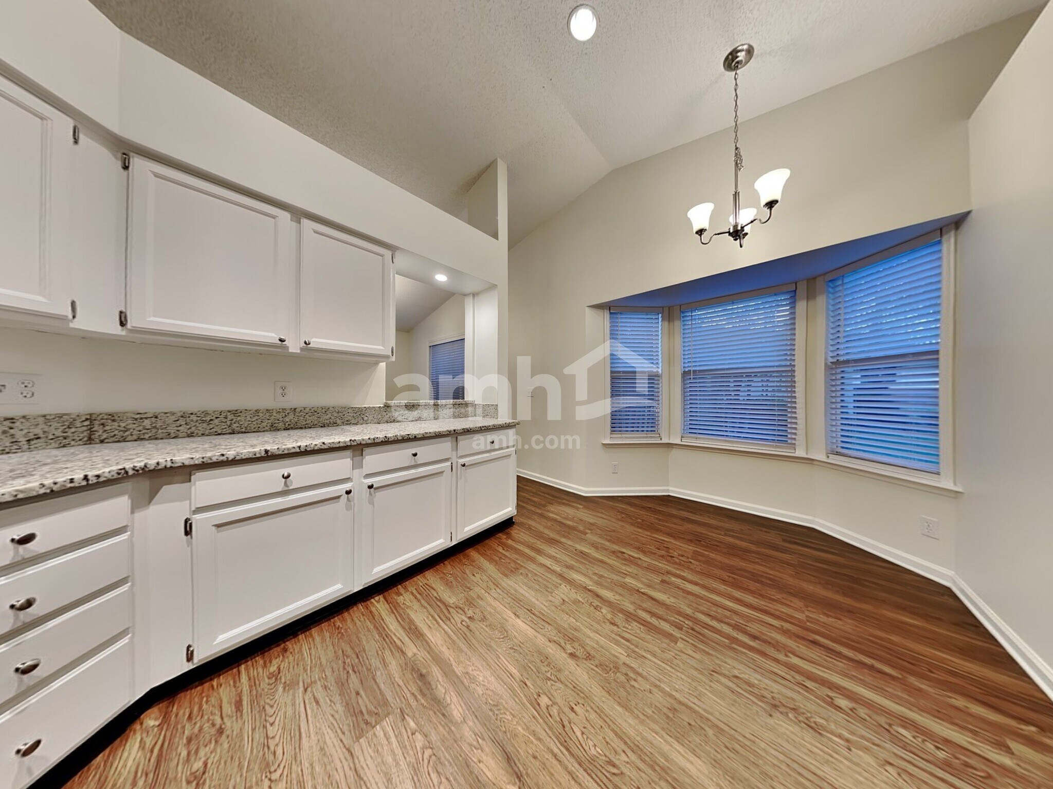 Building Photo - 279 Willow Green Dr