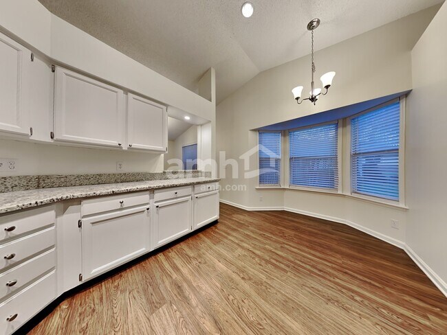 Building Photo - 279 Willow Green Dr