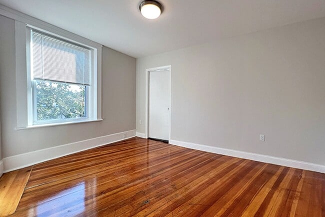 Building Photo - No Fee! Avl now! Renovated 3BR in downtown Beverly w/AC, laundry!