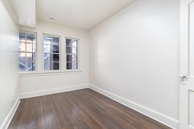 Building Photo - 4713 3rd Pl NW