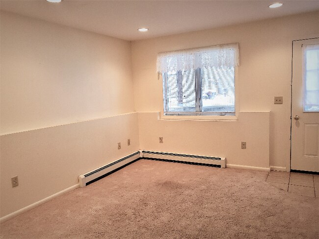 Building Photo - 1319 Walnut St