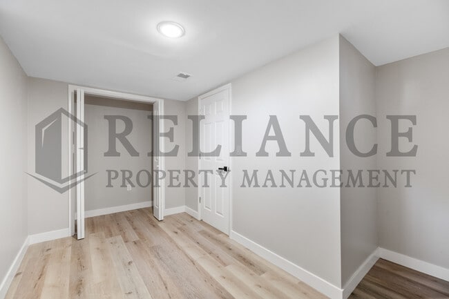 Building Photo - 2548 N Somerset Ave