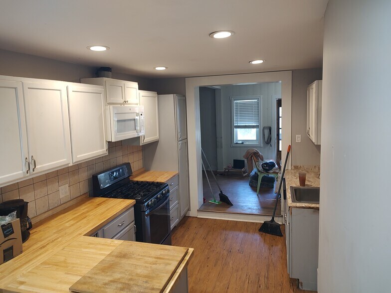 Building Photo - 534 W 39th St