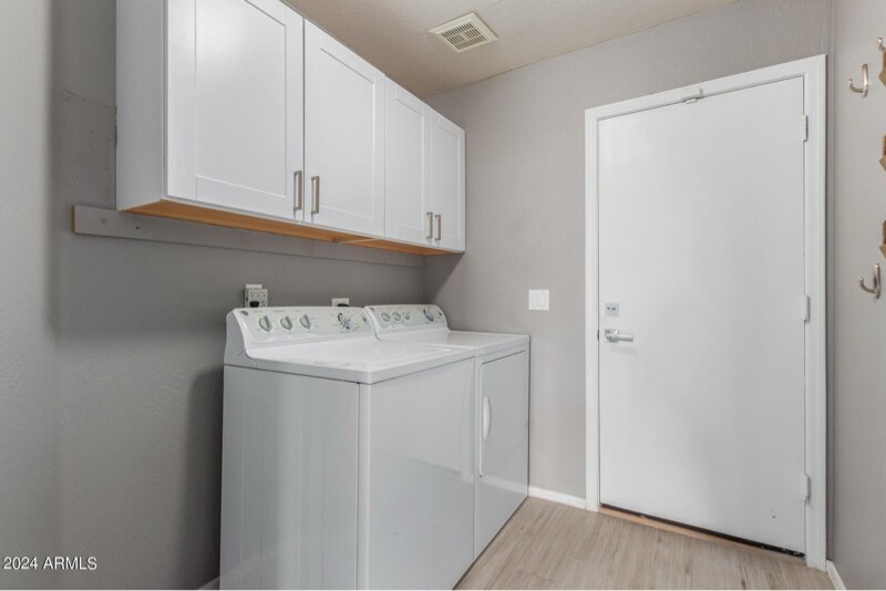 Building Photo - 1505 E Wahalla Ln