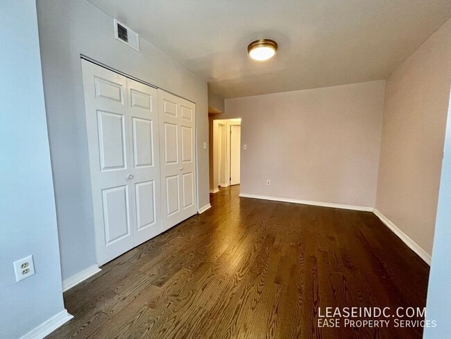 Building Photo - 207 R St NW