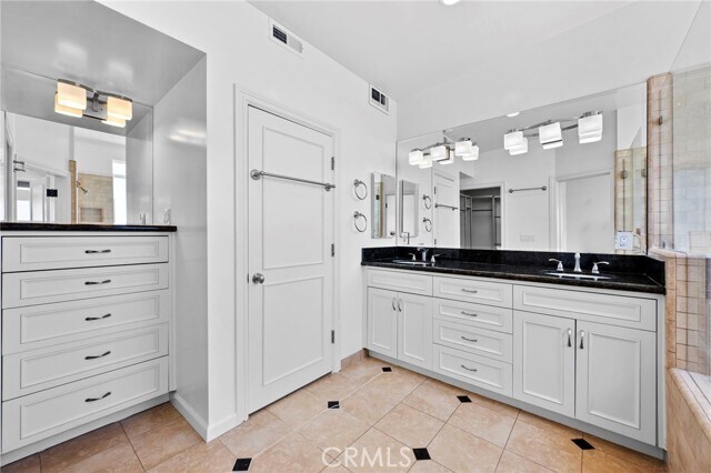 Building Photo - 1560 Sunset Ridge Dr