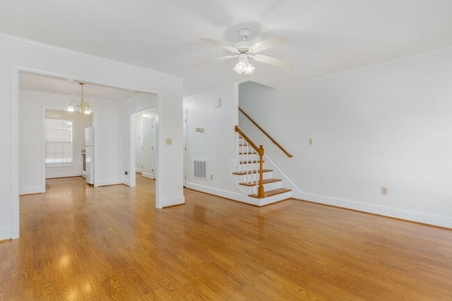 Building Photo - Quiet Neighborhood in a Conveniently Locat...