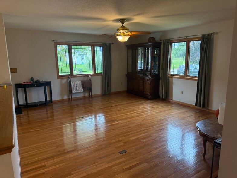 Upstairs Living Room - 103 Sand Lake Ct