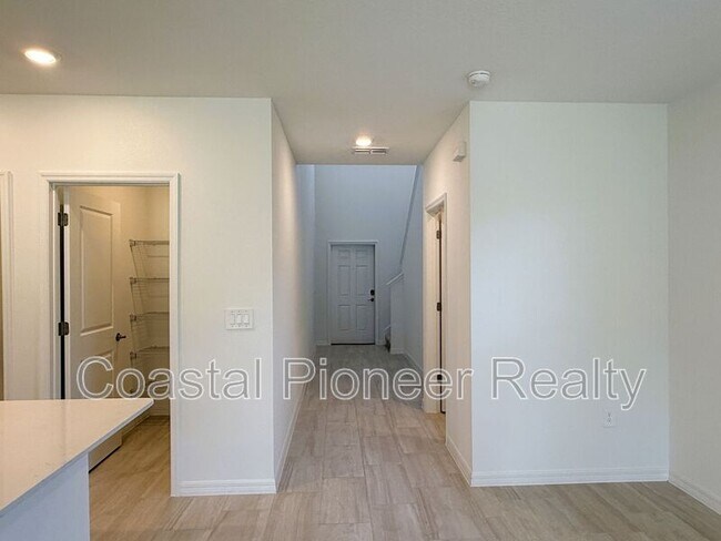 Building Photo - 17614 Pleasantview Blvd