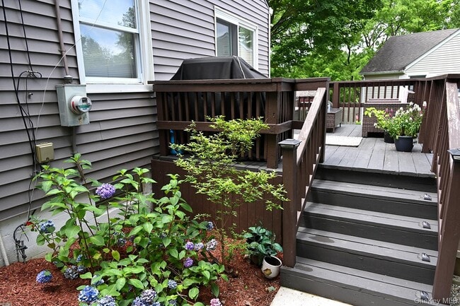 Building Photo - 3 New Castle Dr