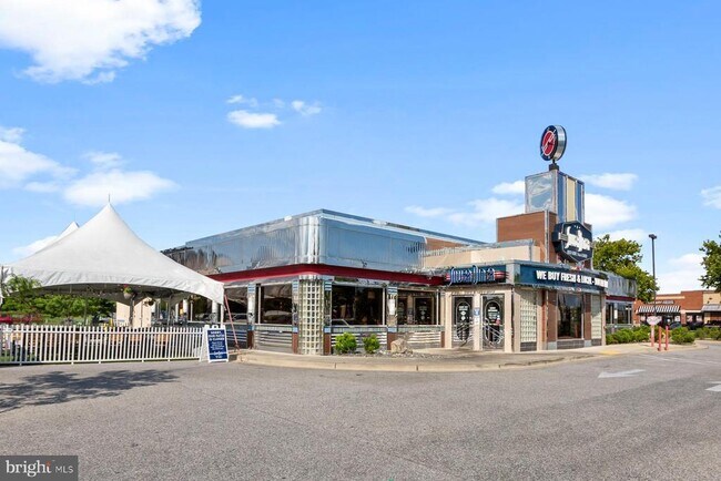 Building Photo - 5525 Peanuts Ln