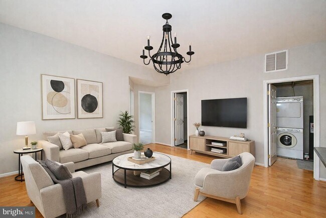 Building Photo - 154 Bridge St