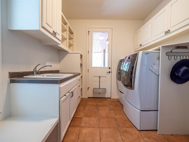 Building Photo - 10731 Cassia Dr